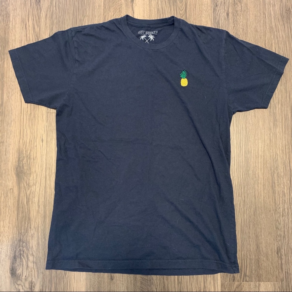 Riot Society Men’s T-Shirt w/ Pineapple